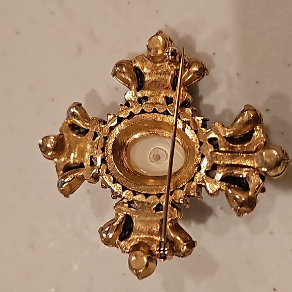 Vintage Pin - Picture 3 of 3